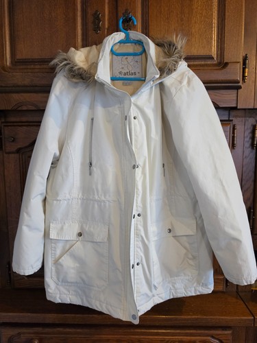 Cremefarbene damen winterjacke - cremefarbene, damen-winterjacke