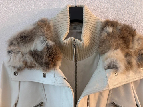 Stylische cremeweiße